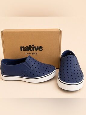 Native Shoes c13 Miles Slip-On in ‘Regatta Blue’ / Navy and White / Youth Boys